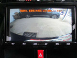 バックモニターで、後方を確認しながら安心して駐車することができます。運転初心者も熟練者も必須の機能ですね