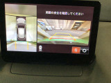360°ビューモニターでは前後左右4つのカメラ映像をさまざまな走行状況に応じて切り替えてセンターディスプレイに表示することで、駐車時や狭い道でのすれ違い時、見通しの悪い交差点進入時でも安心感を高めます