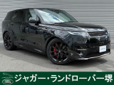 人気色サントリーニブラックに身を包んだレンジローバースポーツ ダイナミックSE が入庫致しました。
