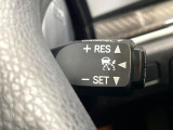 【クルーズコントロール】高速道路もラクラク走行。アクセルを離しても一定速度で走行ができ、長距離運転時の負担を軽減!加速・減速も簡単なスイッチ操作で調整できます。