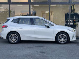 また、BMW正規認定中古車は、エマージェンシーサービスが自動付帯。24時間365日、皆様のカーライフをサポート致します。確かな安心のうえで、「駆けぬける歓び」をご堪能ください。