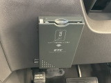 ハンドルの左下にETCがついています。高速道路の料金所の通過も楽々です!。 カードの取り出しもしやすい場所についています。
