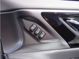 2名迄運転席のメモリー機能スイッチ