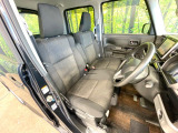 運転席シート廻りは使用感も少なく、良好な状態となっています。丁寧に使われていたことがよくわかりますね。
