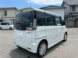 お車のフォグランプは、濃霧が発生し運転が困難に感じる際に使う補助灯としての役割があり運転をサポートしてくれます♪