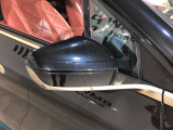 レーンチェンジウォーニング ドライバーから死角になる左右後方の車両や、追い越し車線上を急接近してくる車両を認識し、ドア・ミラー内側に組み込まれたインジケータを点灯させ、ドライバーに警告します。