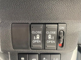 【両側パワースライドドア】スマートキーや運転席のスイッチで後席両側スライドドアの開閉が可能♪電動だから力を入れてドアを開ける必要が無く、小さなお子様でも簡単に開け閉めでき快適です♪
