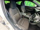【問合せ:0776-53-4907】運転席シート廻りは使用感も少なく、良好な状態となっています。前オーナー様が丁寧に使っていたことがよくわかりますね。