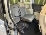 後席をはね上げれば、「もうひとつの荷室」が生まれます。
