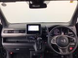 【前方視界】開放的な前方視界!運転がしやすく疲れにくいです♪窓が大きく、見通しがとっても良いおクルマですよ♪