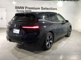BMW xDriveの魅力は、走行状況と路面状況の変化をリアルタイムに把握し、4輪のトラクションを絶えず最大限に保つことで、どんなコンディションにおいても揺るぎない走りを実現させてくれます。