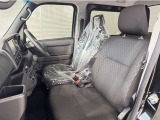 未使用車のため、もちろん室内に汚れや傷などはございません。車内で快適なドライブをお楽しみください。
