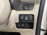 パワースライドドアの開閉はスマートキーのリモコンやドアノブは勿論、運転席側のスイッチ操作でも開閉ができ、安全・簡単です。