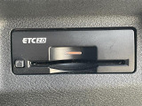 【ETC2.0(DSRC)】ETCカードを挿入すれば料金所はノンストップで通過できます。ETC限定の割引や、高速道路の情報提供サービスを利用できます。