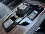美しく、誰もが使いやすいデザインの電制シフト☆木目調のデザインがオシャレですよね♪SPORT、ECO、NORMALの3種類のドライブモードを設定★オートブレーキホールドスイッチも★