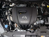 「SKYACTIV-G(ガソリン)」は、規格外の高圧縮を実現し、世界のエンジン技術者に驚きを与えました。さらに、それを維持したままノッキングの発生を抑え、熱効率を向上、走りにも寄与したエンジンです。