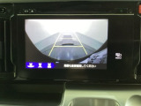 バックでの車庫入れも安心です! リアカメラが付いているバックモニター付のナビを装備しております。操作線もついており距離感も画面から確認できます。