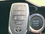 パワーバックドア】スマートキーや運転席のボタンを押すだけでリアゲートが自動で開閉します!荷物を持っている時や、高い位置にあるバックドアを閉める際に便利な機能です♪