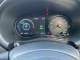 視認性の高いメーターで運転情報を的確に把握できます!