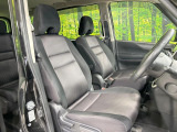 運転席まわりには十分なスペースがあり、大柄な方でもゆったり運転していただける環境です。