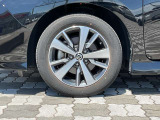 純正アルミホイール。タイヤサイズは205/55R16です。