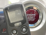 【エンジンスターター】離れた場所からでもリモコンでエンジン始動が可能。乗車前始動で夏場&冬場に大活躍!
