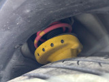 【ビルシュタイン製ダンパー】高速走行時の車両安定性を向上させてくれる人気の装備。街乗りの乗り心地も犠牲にせず、スポーティな走行をお楽しみいただけます♪