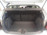 荷室は荷物を隠せるトノカバー付!充分な荷室の広さです!