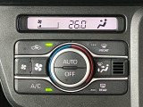 【オートエアコン】温度を設定するだけで日照や室温に応じて風量など、冷暖房を自動的にコントロールするエアコンですよ☆