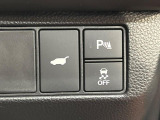 【ハンズフリーパワーバックドア】リアバンパー下部に足先を出し入れするだけでバックドアが自動で開閉♪両手が荷物でふさがっている時でもラクラク開閉操作が行えます!