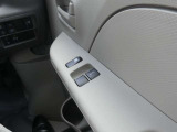 運転席 助手席パワーウインドウです。