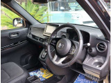 『1台』のお車に対して、3名体制で日々議論を重ね仕入れを行っております。