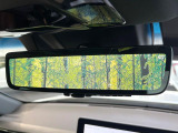 【デジタルインナーミラー】後席の大きな荷物や同乗者で後方が確認しづらい時でも安心!カメラが撮影した車両後方の映像をルームミラー内に表示。クリアな視界で状況の確認が可能です!