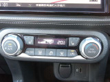 オートエアコンで快適です。寒冷地仕様2段階のシートヒータを運転席と助手席に搭載。寒い冬も快適です(^^♪ USB電源ソケットタイプAも付いていますので、スマホの充電もらくらくです(*^^*)。