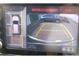 パノラミックビューモニター付きです。車両を上から見たような映像をディスプレイオーディオ画面に表示。運転席からの目視だけでは見にくい、車両周辺の状況をリアルタイムでしっかり確認できます。