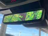 【デジタルインナーミラー】後席の大きな荷物や同乗者で後方が確認しづらい時でも安心!カメラが撮影した車両後方の映像をルームミラー内に表示。クリアな視界で状況の確認が可能です!