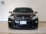 【キドニーグリル】BMWは約90年もの間、ほぼ全ての車両にひと目でBMWだと分かるこの特徴的なフロントグリルが備えられ、デザイン・アイコンとして親しまれてきました。