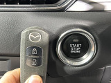 【スマートキー(エンジンスタートストップスイッチ)】スマートキー(電子キー)を持っていれば、スイッチを押すだけでエンジンをかけることができます!