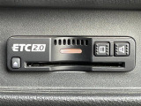 【ETC2.0(DSRC)】ETCカードを挿入すれば料金所はノンストップで通過できます。ETC限定の割引や、高速道路の情報提供サービスを利用できます。