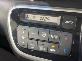 【オートエアコン】一度お好みの温度に設定すれば、車内の温度を検知し風量や温度を自動で調整。暑い…寒い…と何度もスイッチ操作をする必要はありません。快適な車内空間には必須の機能ですね♪