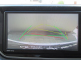 ステアリング連動バックカメラを装備しています。 車庫入れの苦手な方をサポートいたします。