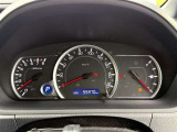 とっても見やすいメーターです。夜間時はラグジュアリーな気分にさせてくれる照明が魅力ですので、夜のドライブも楽しみになりますよ♪