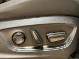 パワーシート搭載。微妙な調整が手軽にでき、ピッタリのポジションで運転することが可能です。