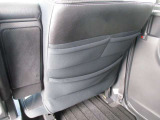 運転席裏に小物入れがあります!