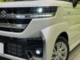 【LEDヘッドライト】悪天候や夜間走行時も良好な視界を確保し安心して運転できる高輝度LEDヘッドライトを装備!点灯速度が早く、消費電力も抑えられています。
