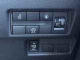 両側スライド片側電動ドアです☆お買い物や、レジャーの際にも両手が荷物でふさがること結構ありますよね。。(・・;)そんな際にも幅も取らず、開けやすく便利ですよ♪♪♪