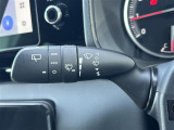 【オートワイパー(AUTO)】雨が降り出した時に、雨滴検出用センサー(レインセンサー)が雨滴を感知すると、自動でワイパーが動作します。