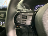 ステアリングにオーディオ操作スイッチが付いています。オーディオ画面に直接タッチしなくても操作が出来ますので、運転に集中できます。