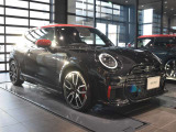 日本全国ご納車可能!遠方のお客様の場合でも車庫証明手続きなど賜ることが可能です。近隣ディーラーでお買い求めいただく場合と差異が無いよう努めさせて頂きます。