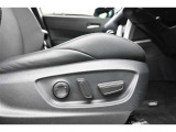【パワーシート】無段階でシートポジションの調整が可能です。運転しやすいベストポジションを見つけて、快適なドライブを楽しんでください。